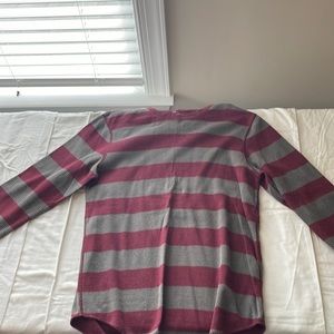 Men’s size large gap waffle knot long sleeve shirt